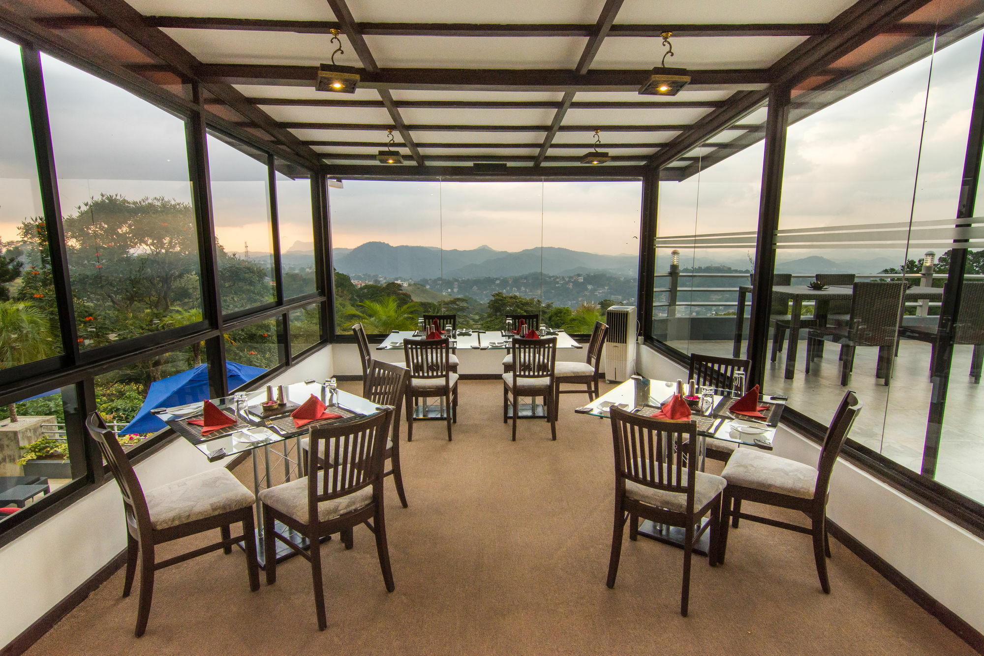 Hotel The Theva Residency Kandy Zewnętrze zdjęcie