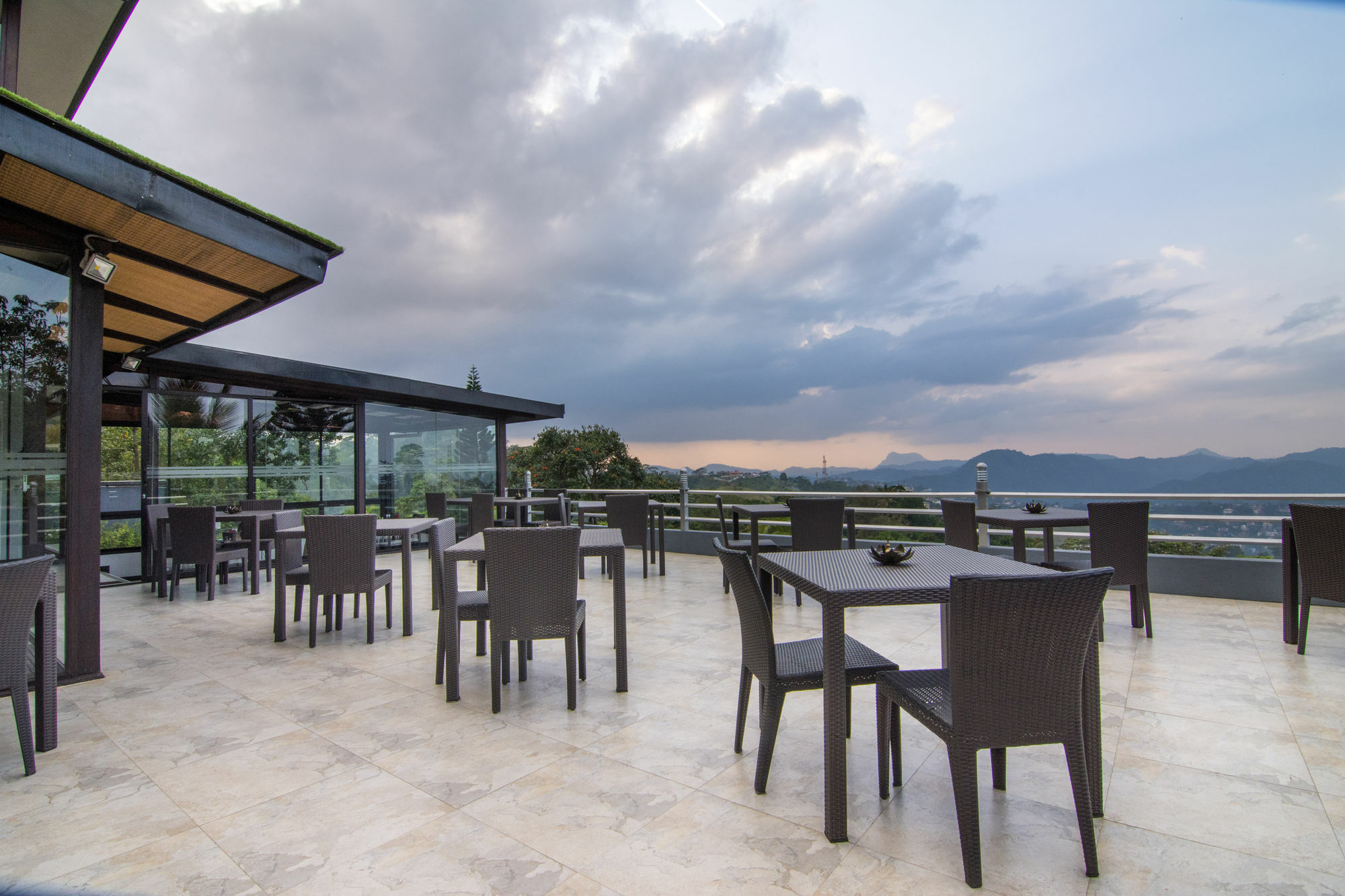Hotel The Theva Residency Kandy Zewnętrze zdjęcie